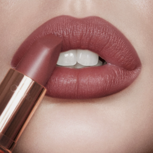 Mi colección de labiales NUDE 5 Lipstick de Charlotte Tilbury Pillow Talk Medium